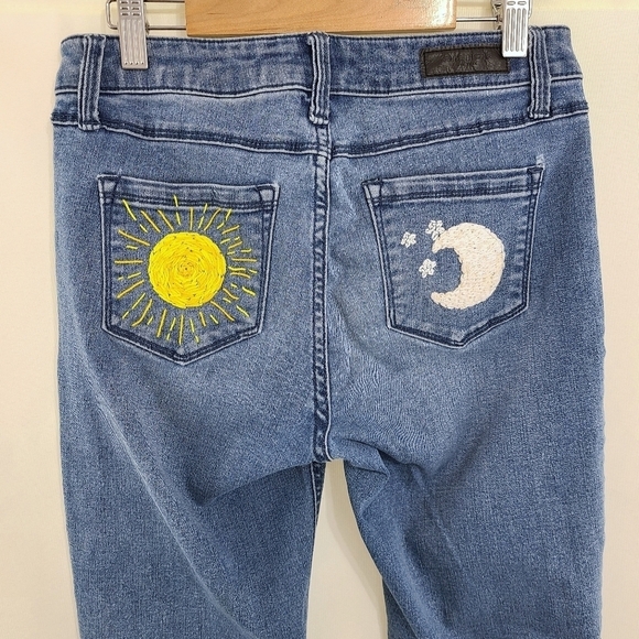 Kenneth Cole Jess celestial embroidered skinny jeans size 2 - Picture 4 of 8